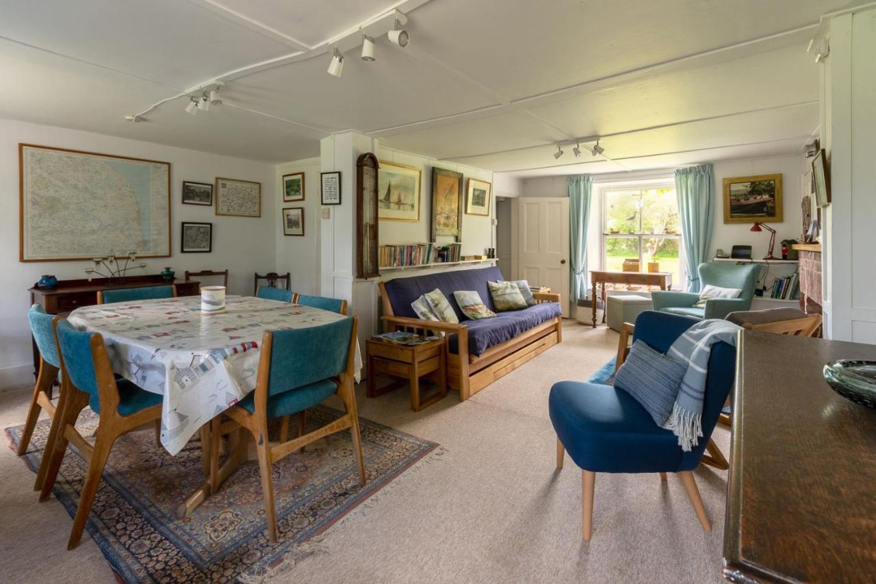 Adorable Two Bed Norfolk Broads Holiday Home - River Views With Moorings & Fishing Stalham Exterior foto