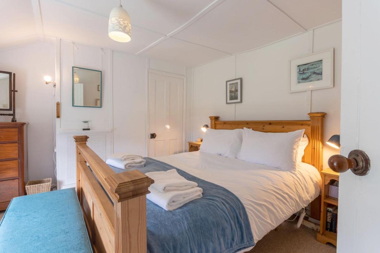 Adorable Two Bed Norfolk Broads Holiday Home - River Views With Moorings & Fishing Stalham Exterior foto