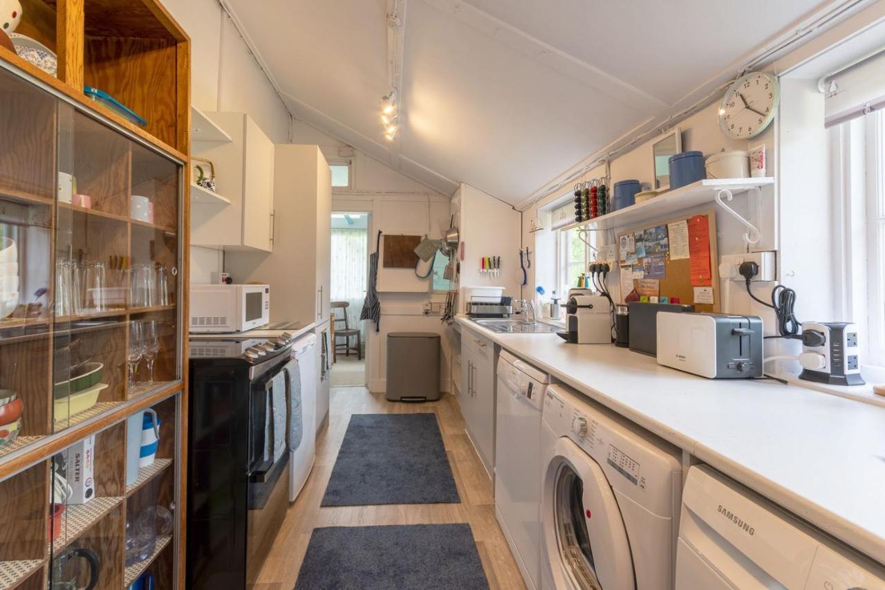Adorable Two Bed Norfolk Broads Holiday Home - River Views With Moorings & Fishing Stalham Exterior foto